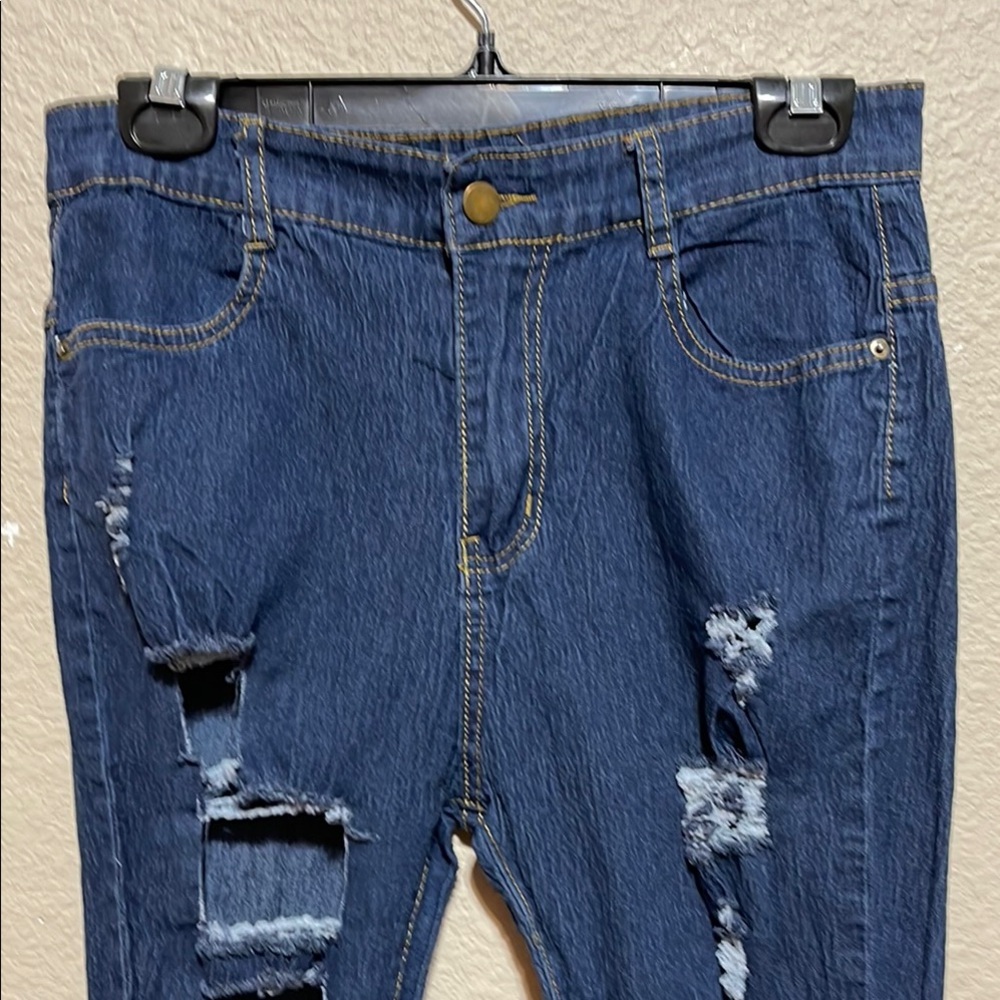 3/ $15. Bundle sale. Distressed Dark wash super cute Ripped Jeans size L